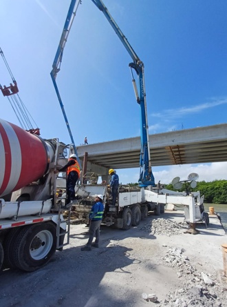 RENTA DE CAMIONES CON BOMBAS PLUMA PARA CONCRETO